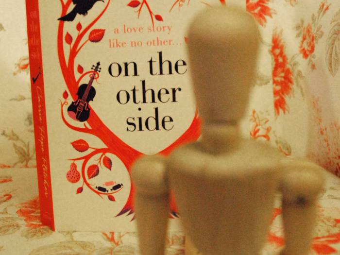 "On the Ohter Side", roman de Carrie Hope Fletcher.