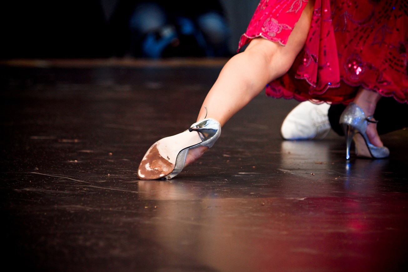 Pieds de danseurs de tango. Photo de Luca Boldrini.